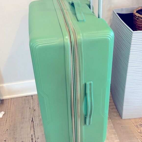 Tag Gateway 2.0 24” Hardside Spinner Checked Luggage travel bag - Picture 6 of 12